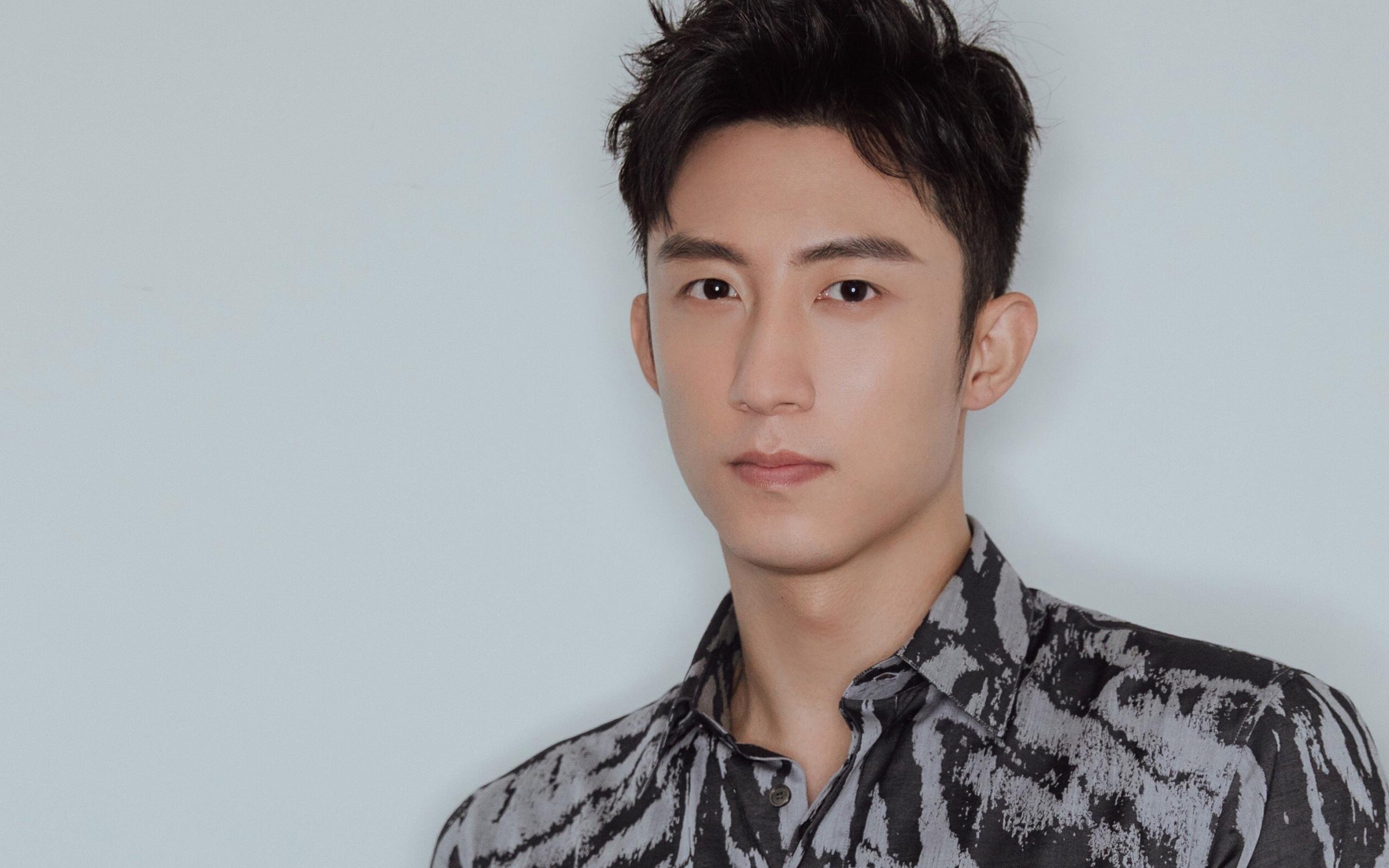 爱游戏官方-逆境中勇敢拼搏：那些永不放弃的足球战士，坚持足球梦想的励志语录