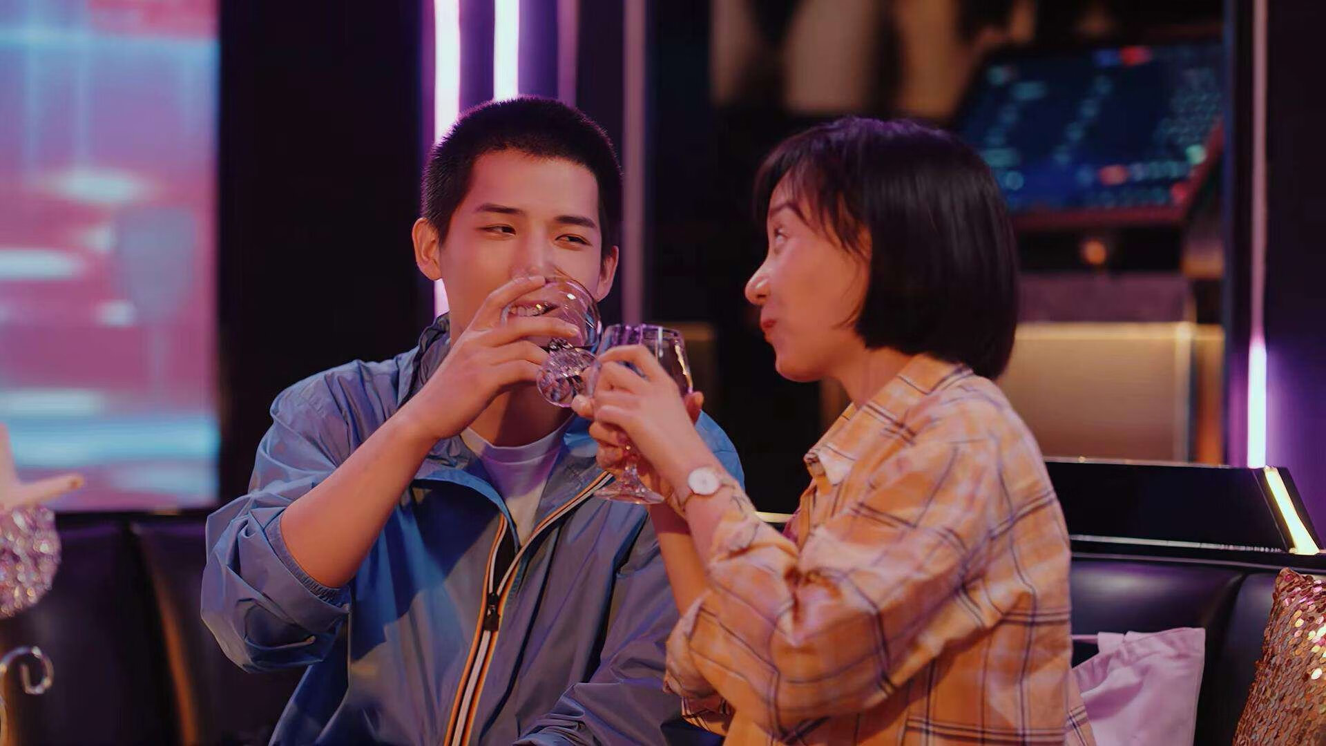 字母哥统治篮下雄鹿胜魔术,字母哥在雄鹿打什么位置