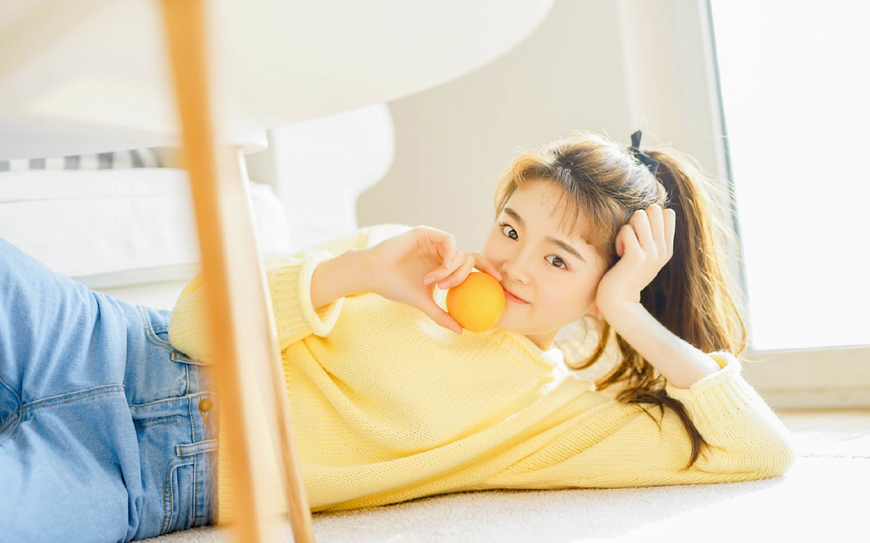 激烈对抗在场上上演,球员们拼尽全力,激烈对决的意思