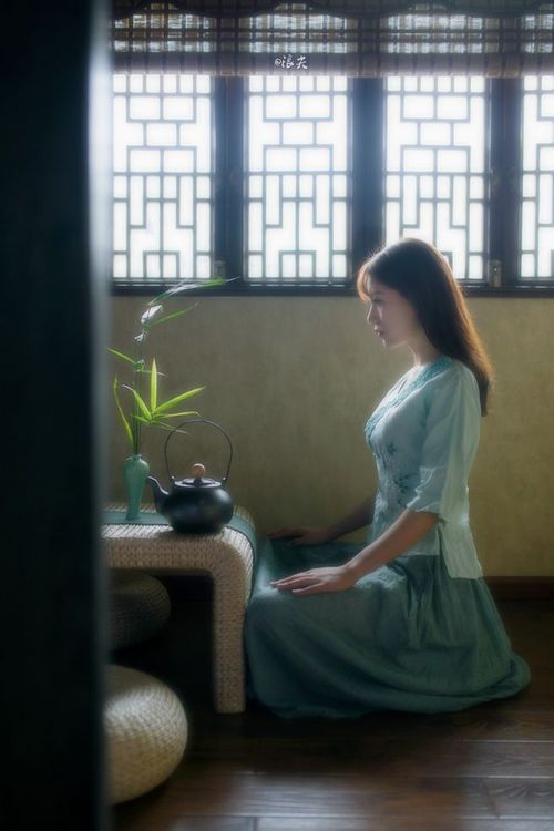 德甲激烈角逐：精彩攻防连续上演，德甲名场面